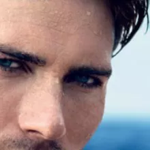 homme-corps-pub-parfum